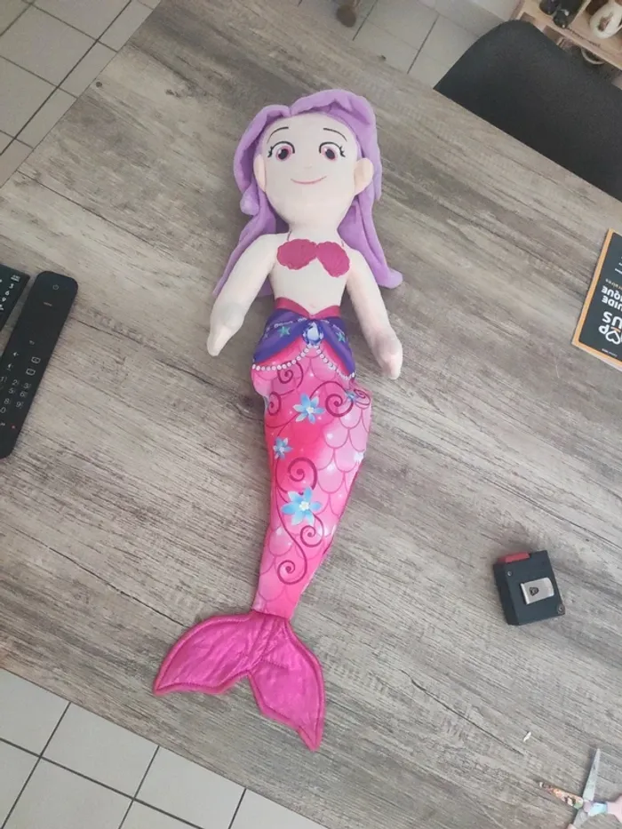 Grande peluche sirène