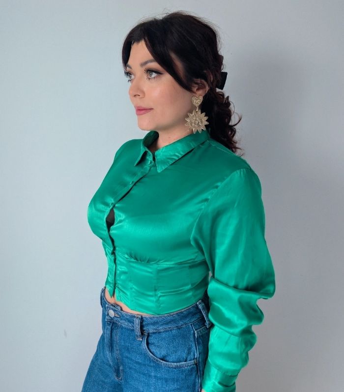 Chemisier court vert satiné moderne tendance printemps Marque FB Sisters Taille 38 M - photo numéro 4