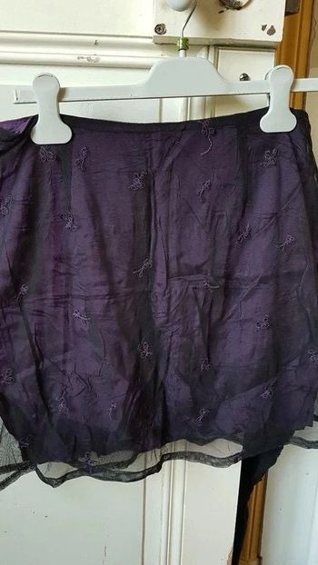 jupe en dentelle taille 40