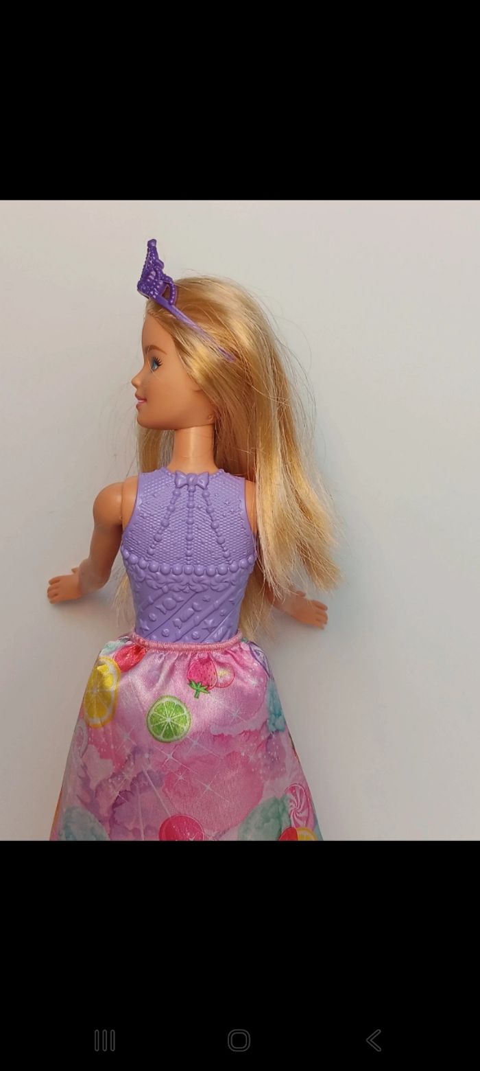 Poupée mattel barbie Dreamtopia royaume des bonbon
Poupée et ensemble compris - photo numéro 6