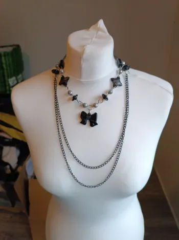 Collier breloques noir 45 cm