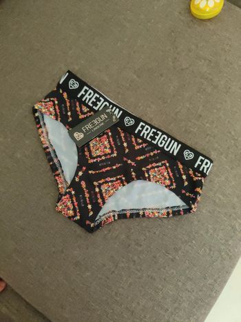 Culotte freegun 10/12 ans neuve fleurs