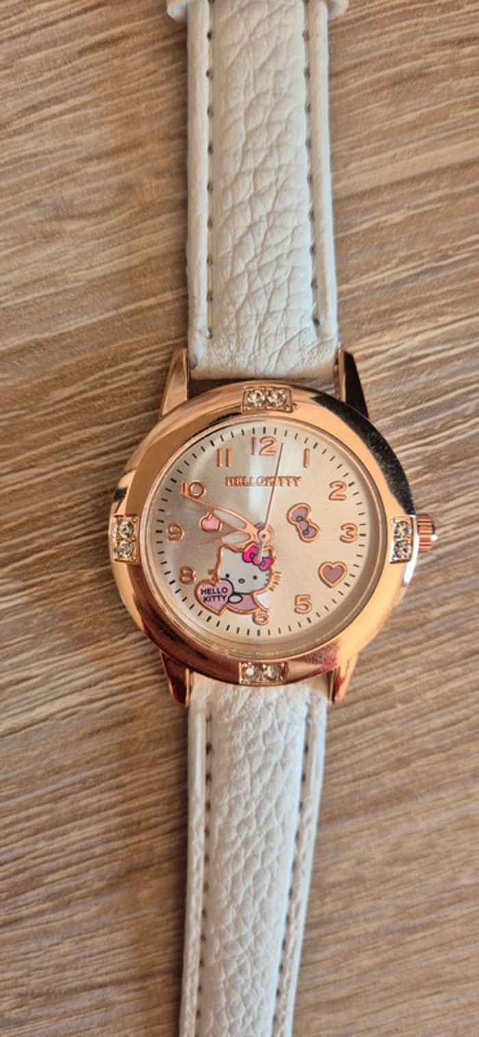 Montre fantaisie Hello kitty bracelet blanc. - photo numéro 2