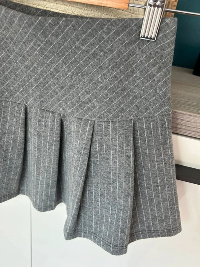 Jupe écolière grise H&M – Taille 4 ans - photo numéro 2