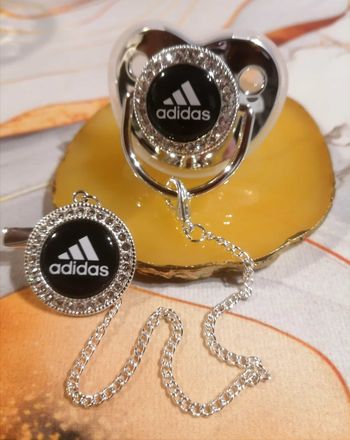 Tétine Adidas argenté