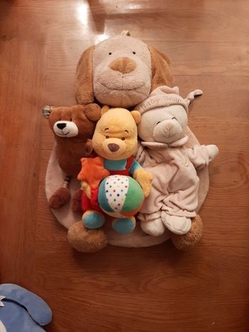 Lot de 3 peluches et 1 range pyjama