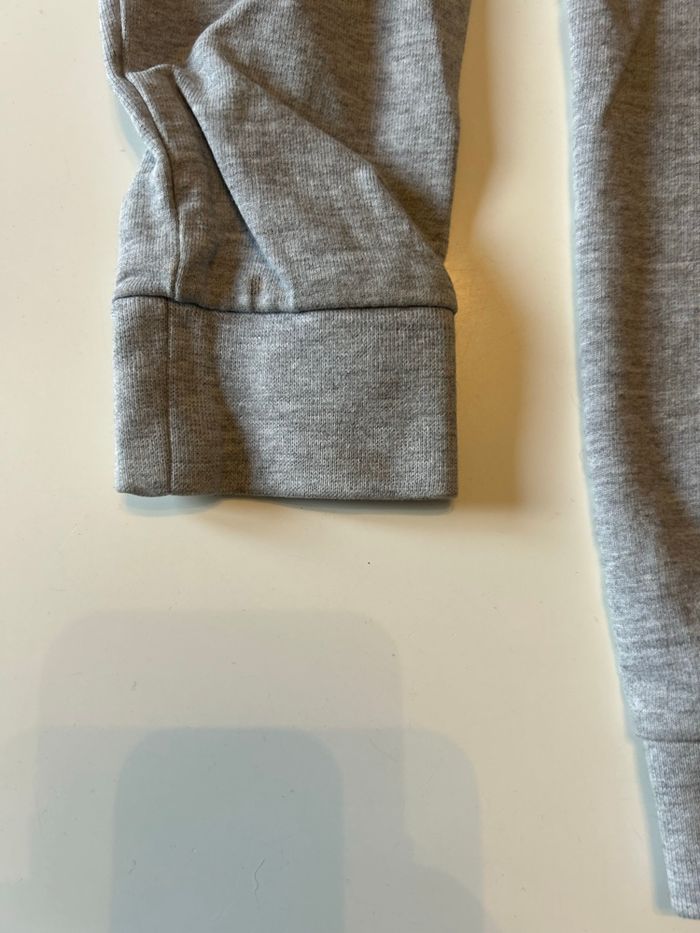 Pull pour garçon en bon état taille 7 ans couleur gris - photo numéro 4