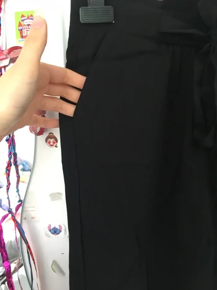 Pantalon style costume noir resserré à la taille - photo numéro 3