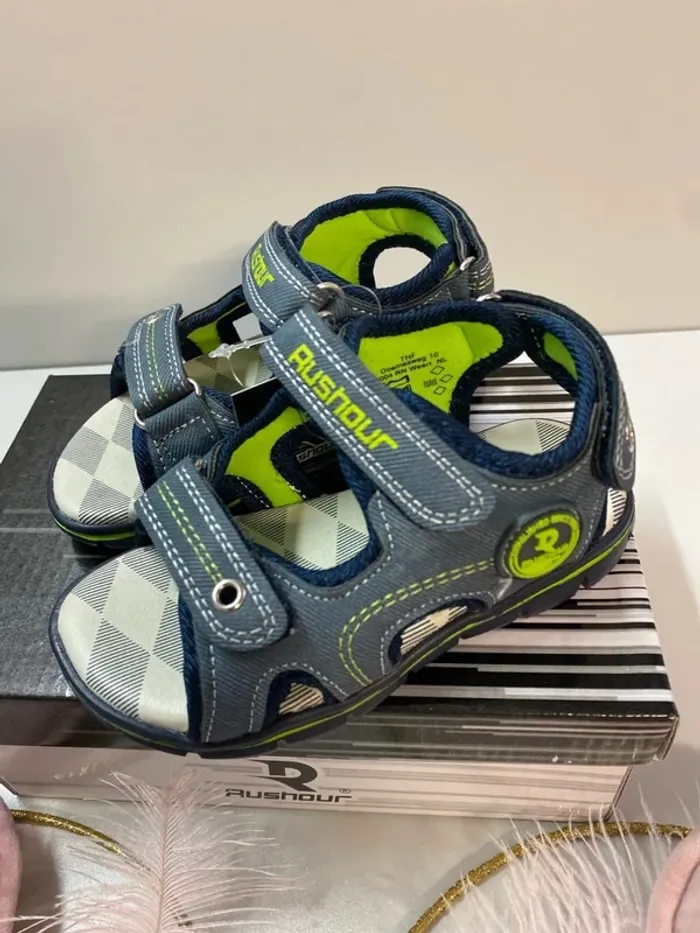Sandales garçon (neuf) - Taille 25
