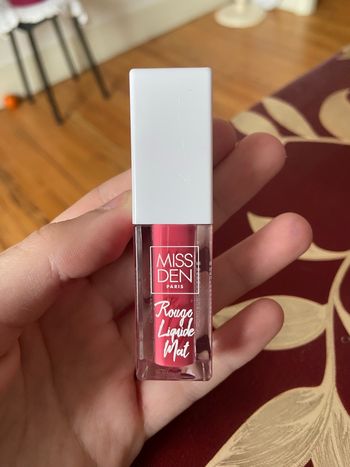 Rouge à lèvre mat rose 