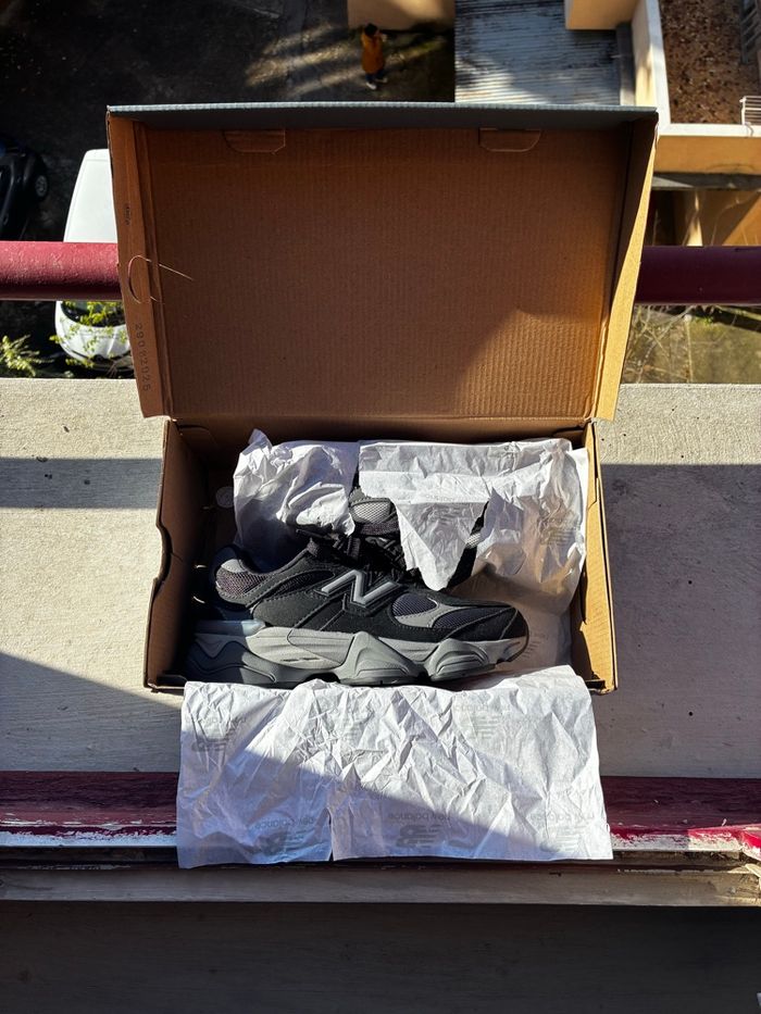 New Balance 9060 Black / Black - photo numéro 5