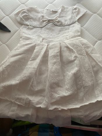 Une robe blanche