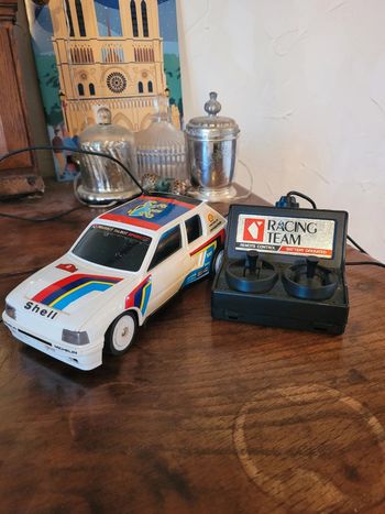 Vends Peugeot 205 rallye vintage commande filaire (ne marche pas petits moteurs à changer)