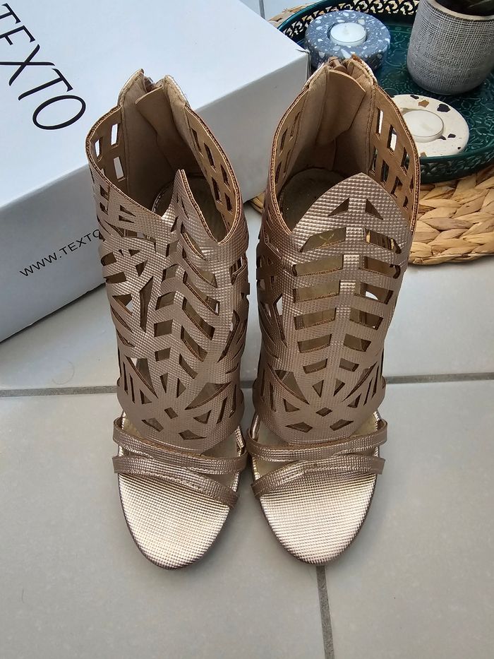 Très jolies chaussures cuivrees/bronze Texto pointure 36 - photo numéro 2