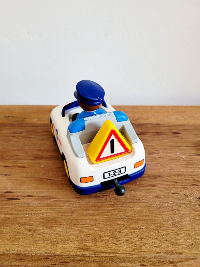 Policier et voiture 6797 Playmobil 123 - photo numéro 2