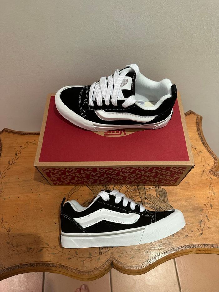 Vans knu skool black and White - Taille 35 / Neuve - photo numéro 4