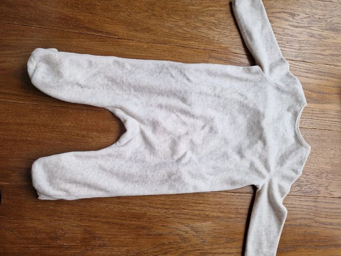 Joli ensemble 1 pièce avec pieds et chapeau - photo numéro 3