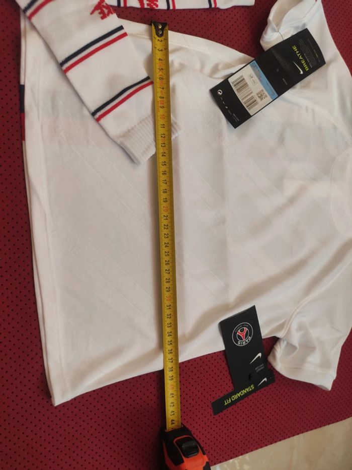 Tenue de foot PSG, Nike Authentique Officiel taille enfant 5/6 ans, Neuf - photo numéro 13