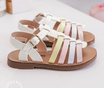 2 paire de sandales neuves.