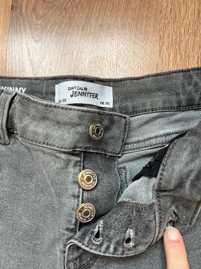 Short jean fille gris taille 30 Jennyfer - photo numéro 3