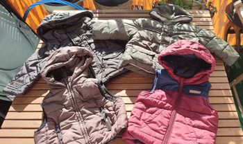 Lot de 4 doudounes avec et sans manches 