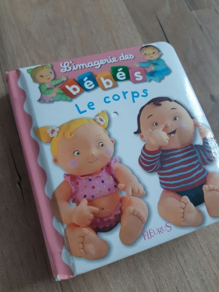Livre " L' imagerie des bébés" Le corps - photo numéro 1
