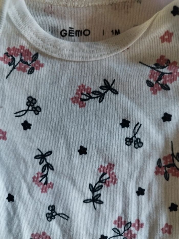 Bodies manches courtes fleurs 1 mois - photo numéro 3