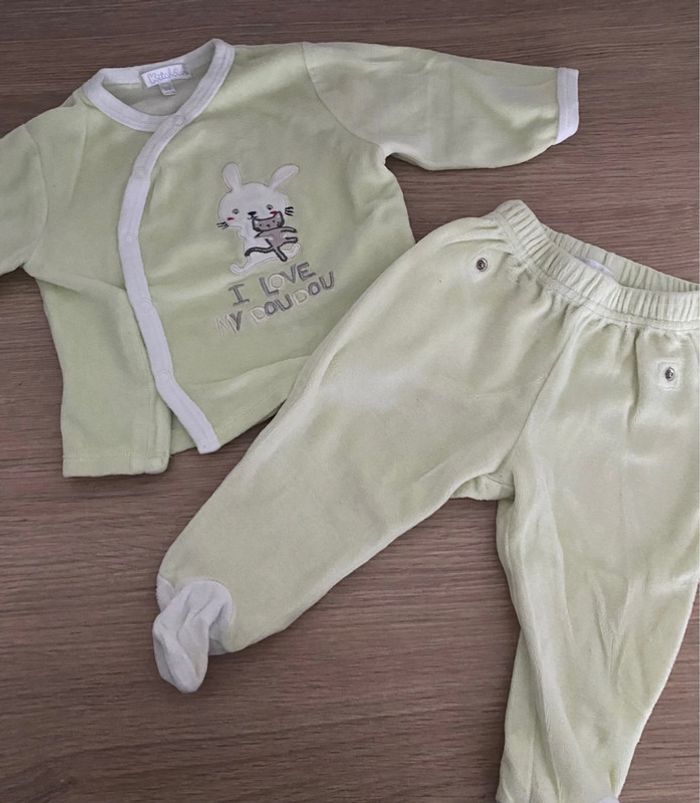 Lot 3 pyjamas 2 pièces 6 mois - photo numéro 2
