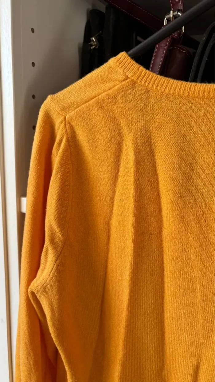 Pull col rond jaune orangé - photo numéro 4