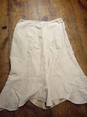 Jupe mi-longue en daim