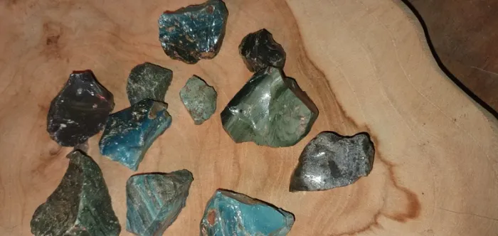 Morceaux de verre fondu vert – résidu ancien de forge – curiosité minérale - photo numéro 4
