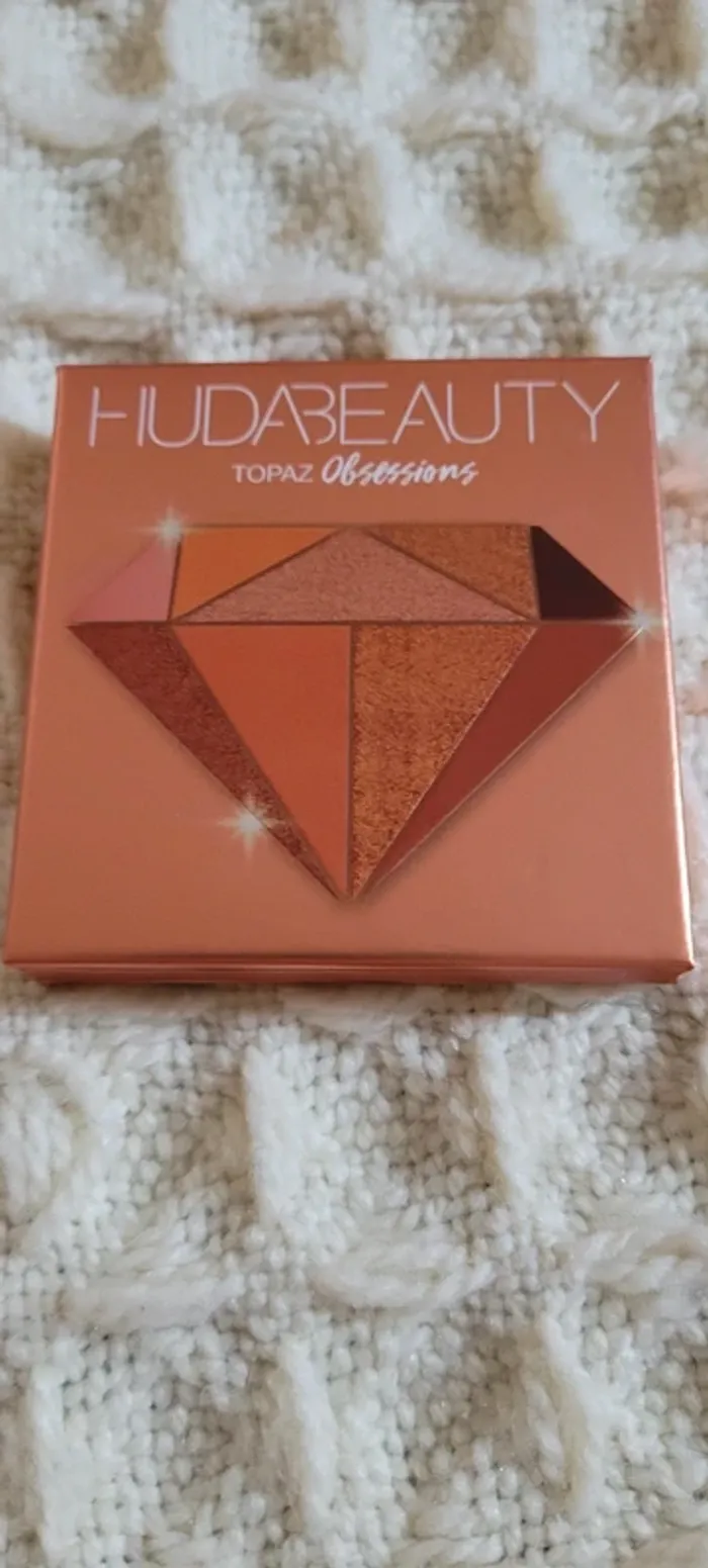 Topaz obsessions huda beauty