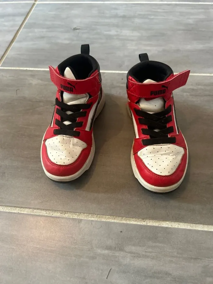 Chaussure rouge et blanche - photo numéro 2
