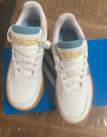 Baskets mixte adidas neuves 33