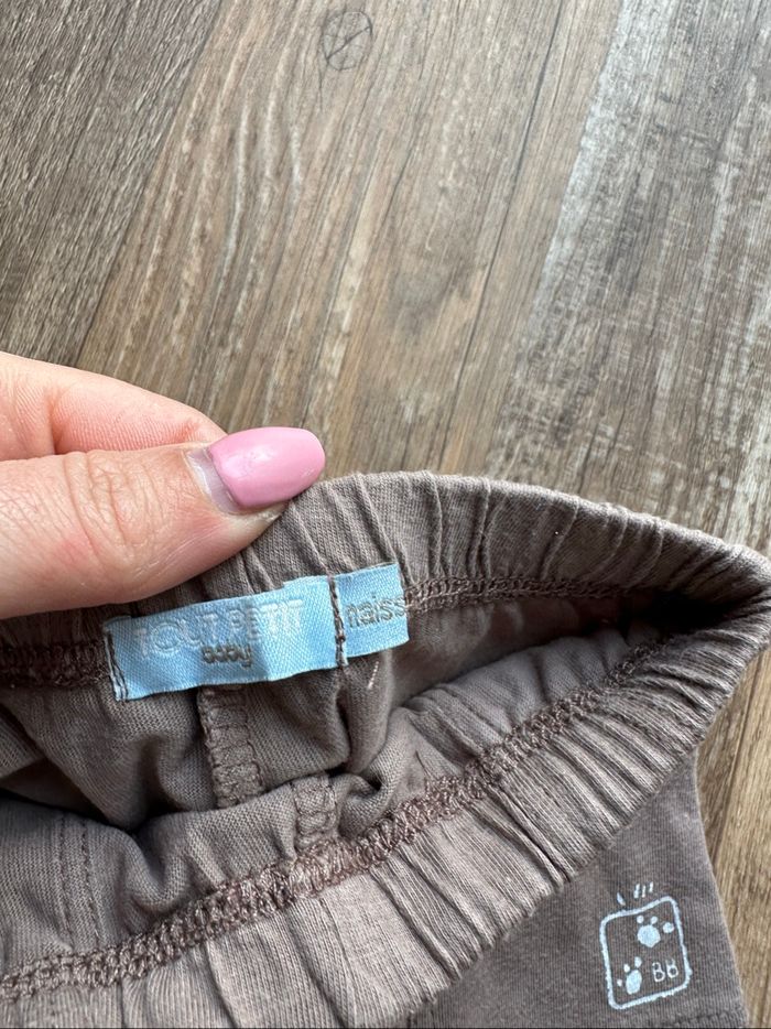 - Pantalon Tout petit baby       - Naissance  - Très bon état - photo numéro 2