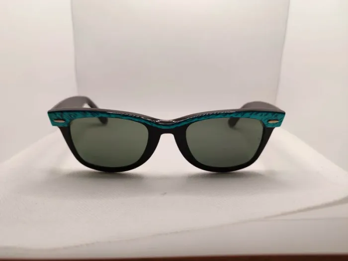 Lunettes de soleil Ray ban Wayfarer street neat turquoise fabriquées aux USA par bausch e Lomb