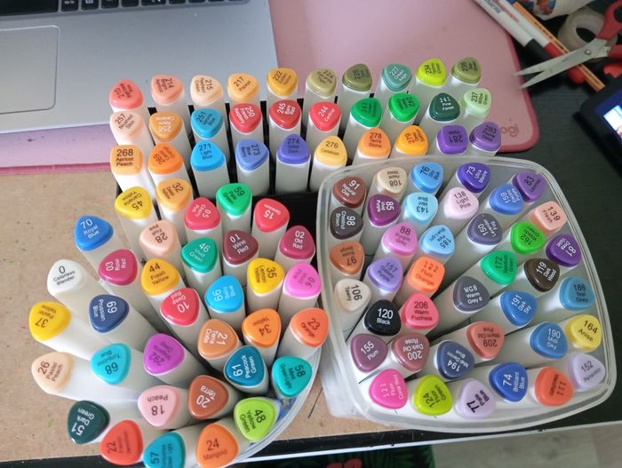 90 Crayons aquamarker triangle le lot ou à l'unité