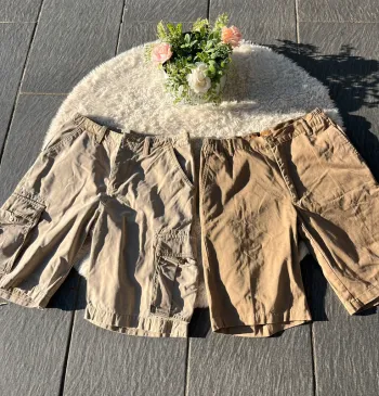 2 bermudas, short cargo taille  40
