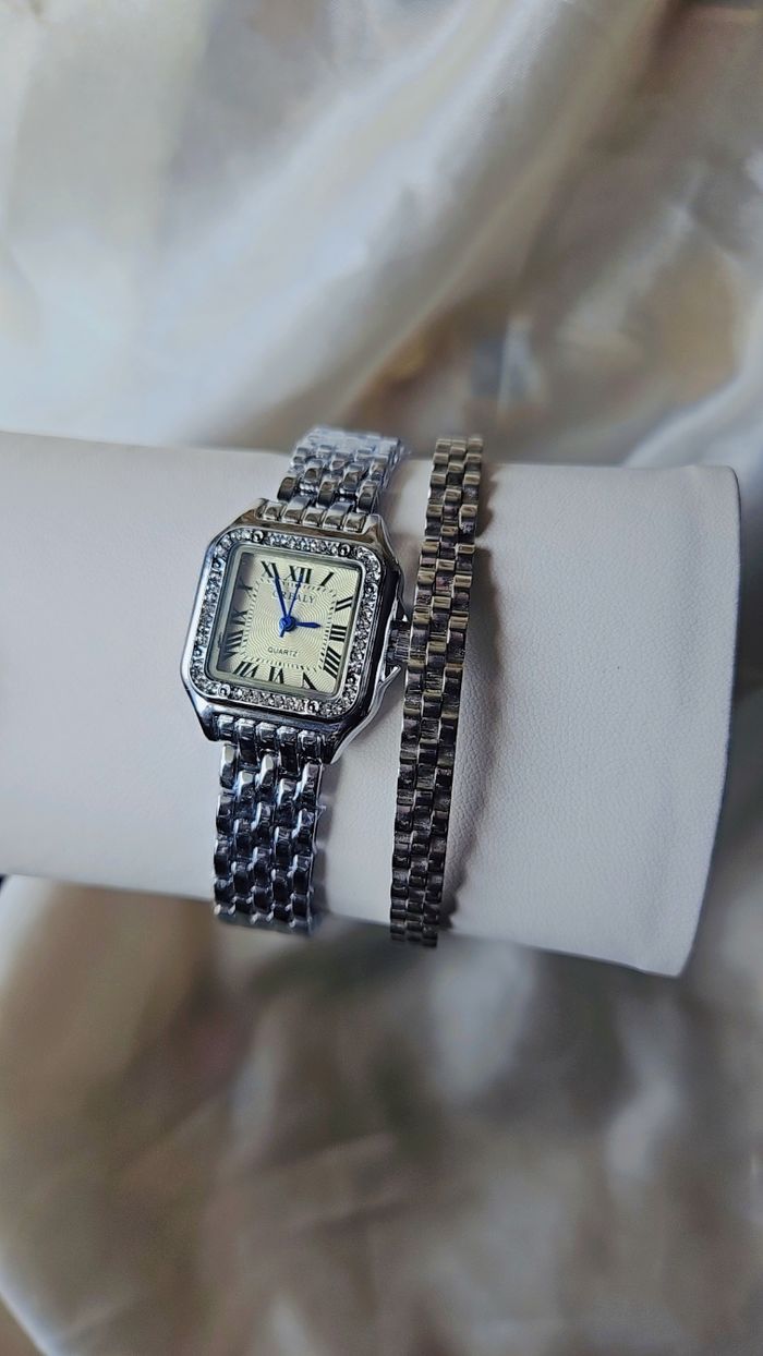 Très jolie montre haute qualité et un bracelet