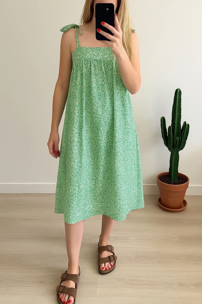 Robe d’été blanche et verte à motifs fleuris – Taille XS – Urban Outfitters
