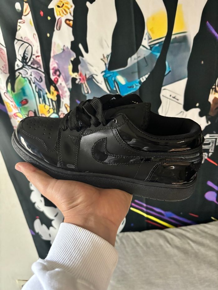 Baskets Nike Air Jordan 1 Low noires – Neuves - photo numéro 2