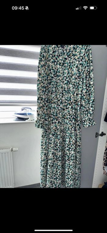 Robe fleuri taille 44 tres bonne etat