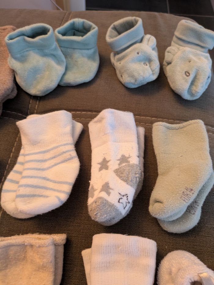 Lot chaussettes et chaussons taille 14 - photo numéro 2