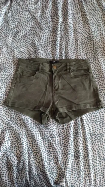 Short femme kaki
