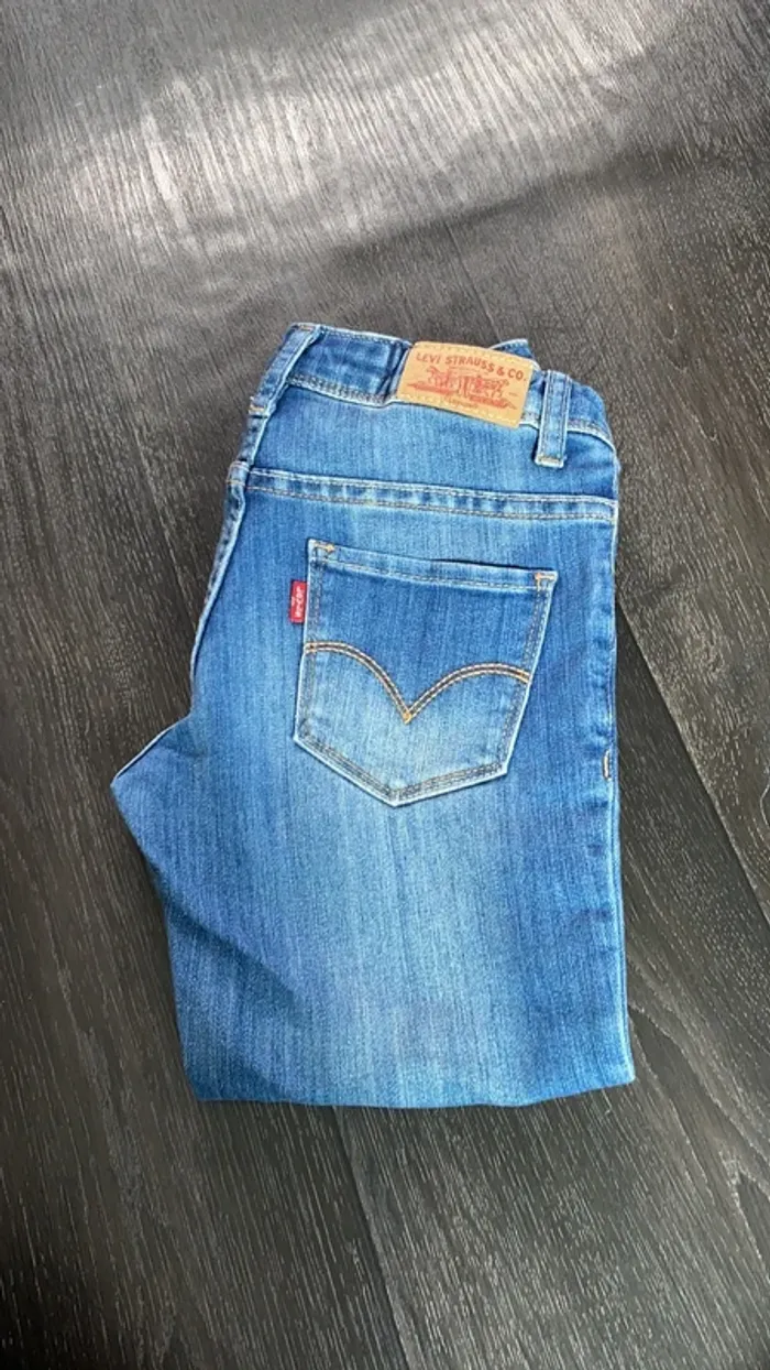 Jean Levi’s 711