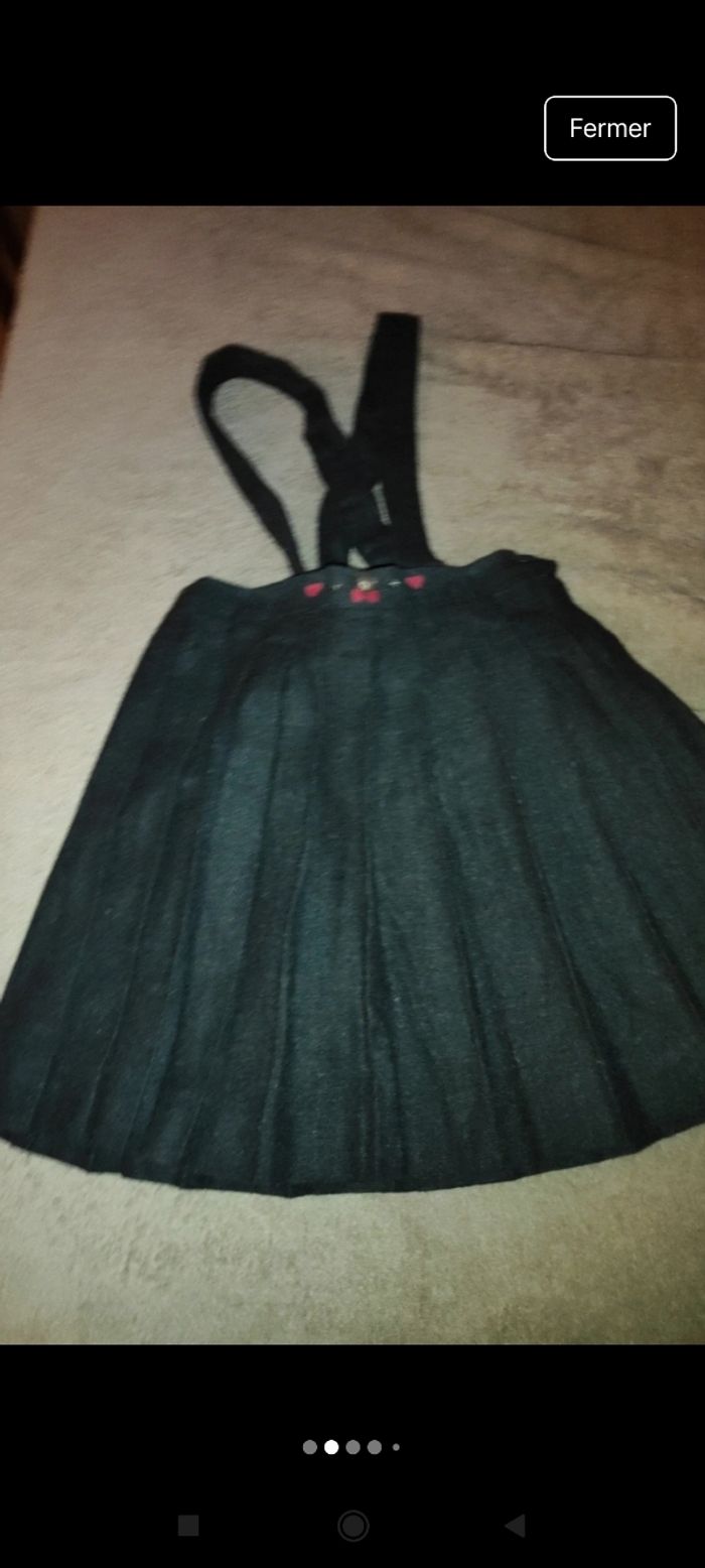 Très belle jupe bretelles e27