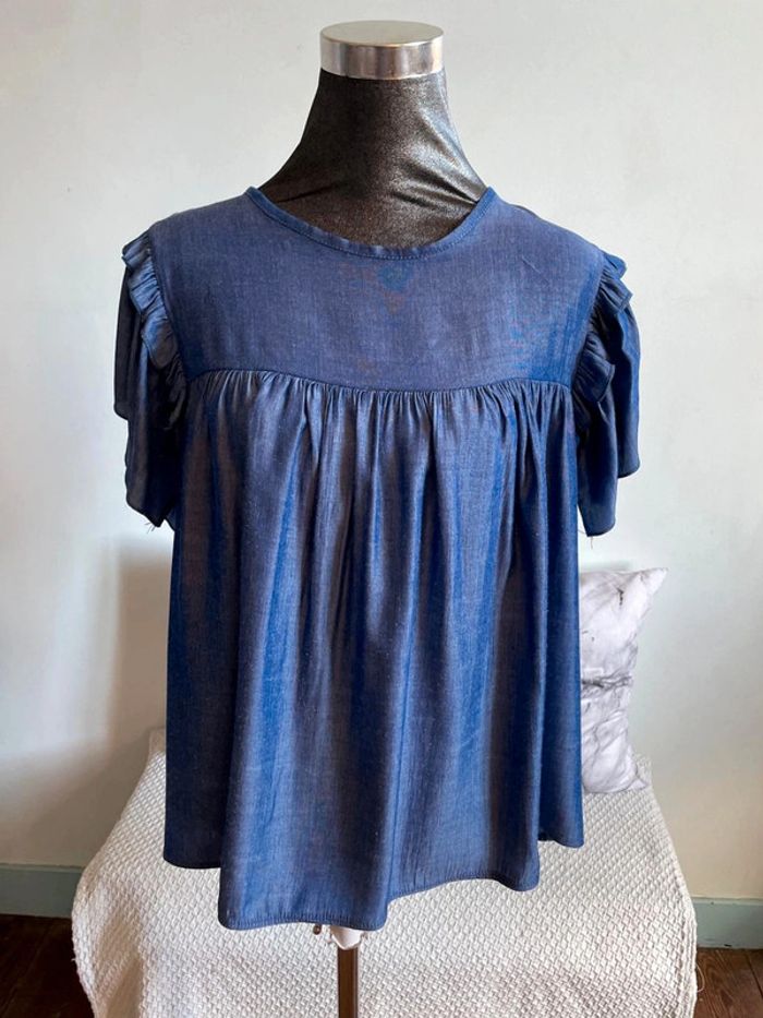 Belle blouse manches évasées.