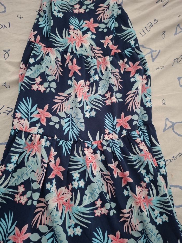 Magnifique robe 8 ans été fleurs écrit 10 ans - photo numéro 3