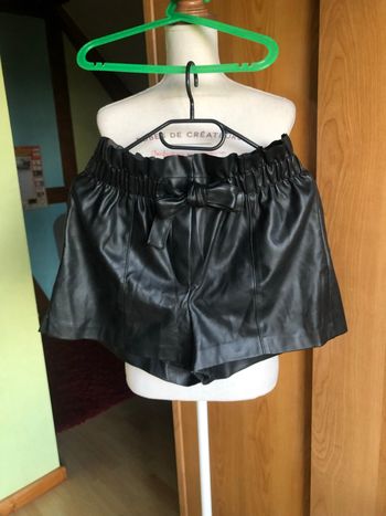 Short similicuir noir T. 40