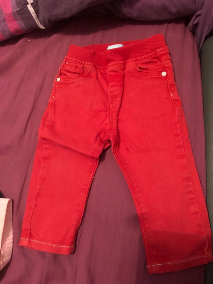 Pantalon jean rouge mixte 12 mois TB état